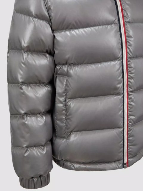 Сірий пуховик Moncler короткий: фото 3 - Invogue