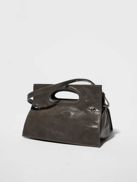 Сіра сумка MAX&CO з блискучої шкіри: фото - Invogue