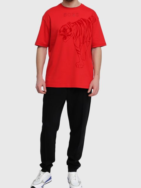 Красная футболка BOSS: фото 1 - Invogue