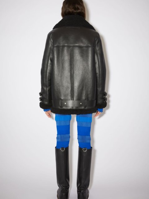 Чорна дублянка Acne Studios зі шкіри: фото 5 - Invogue