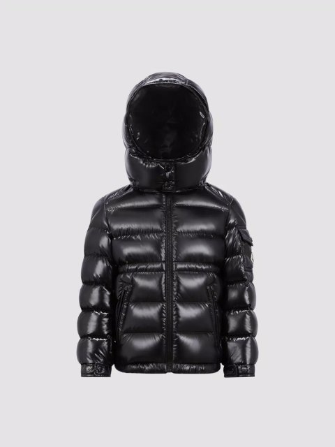 Чорний пуховик Moncler з капюшоном: фото - Invogue