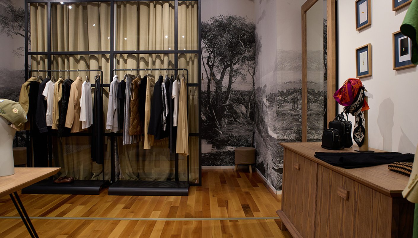 Магазин Weekend Max Mara - Cosmo Multimall, 3-й поверх: фото 9 - Invogue