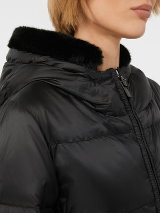 Черная отделка капюшона MAX MARA из искусственного меха: фото 1 - Invogue