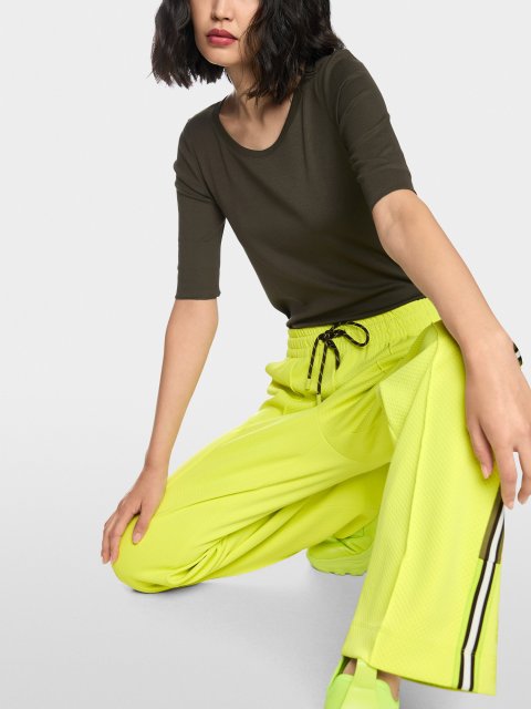 Оливкова футболка MARC CAIN з бавовни: фото 4 - Invogue