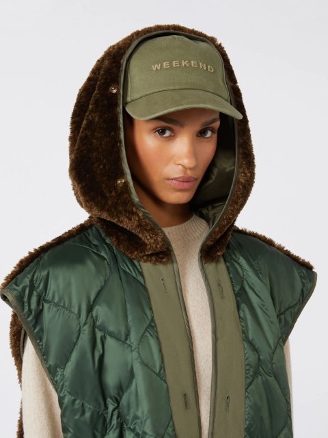 Кепка кольору хакі WEEKEND ACCESSORIES з вишитим логотипом: фото 1 - Invogue