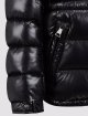 Чорний пуховик Moncler з капюшоном: фото 4 - Invogue