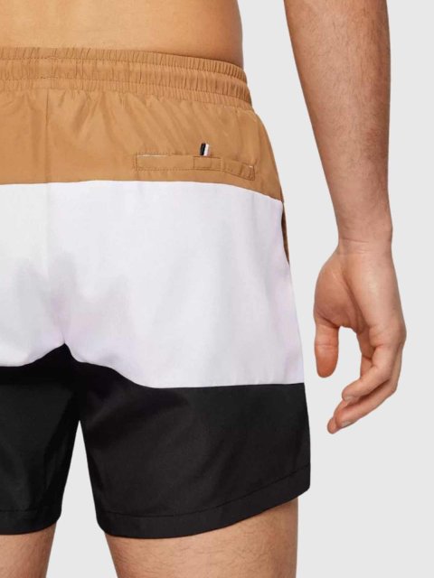 Бежевые шорты BOSS: фото 3 - Invogue