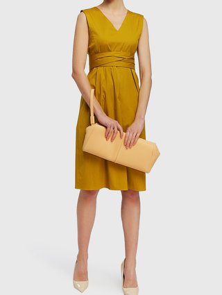 Розовый клатч MAX MARA: фото 1 - Invogue