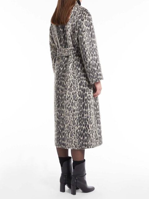 Черное пальто MAX MARA: фото 2 - Invogue