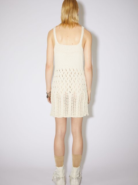 Біла сукня Acne Studios без рукавів: фото 2 - Invogue