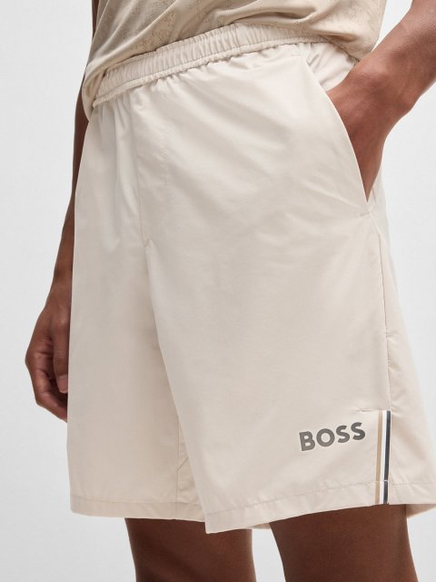 Бежевые шорты Boss с логотипом: фото 4 - Invogue