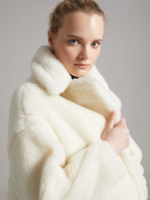 Біле пальто Teddy oversize Max Mara з бленду альпаки та шовку: фото 4 - Invogue