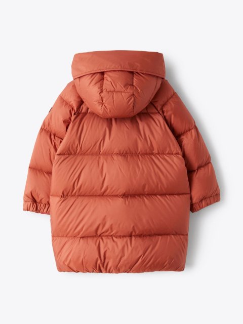 Красный удлиненный пуховик IL GUFO с капюшоном: фото 2 - Invogue