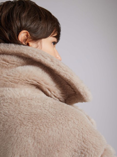 Палеве пальто Teddy oversize Max Mara з бленду альпаки та шовку: фото 4 - Invogue