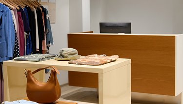 Магазин IFG Outlet - Cosmo Multimall, 3-й этаж: фото 2 - Invogue