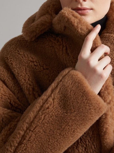 Темно-бежеве пальто Max Mara Teddy Bear: фото 3 - Invogue
