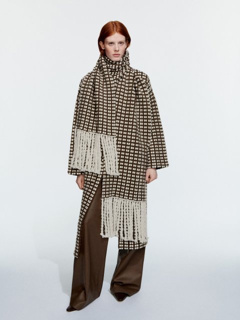 Бежеве пальто Joseph з шарфом: фото 4 - Invogue