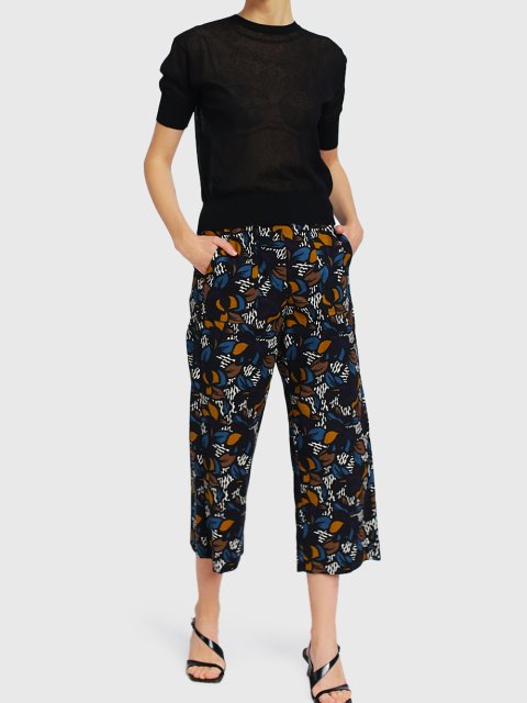 Чёрный свитер MAX MARA: фото 1 - Invogue