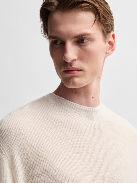 Белый свитер BOSS из льна и кашемира: фото 4 - Invogue