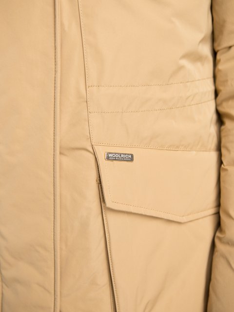 Чёрная куртка Woolrich: фото 8 - Invogue