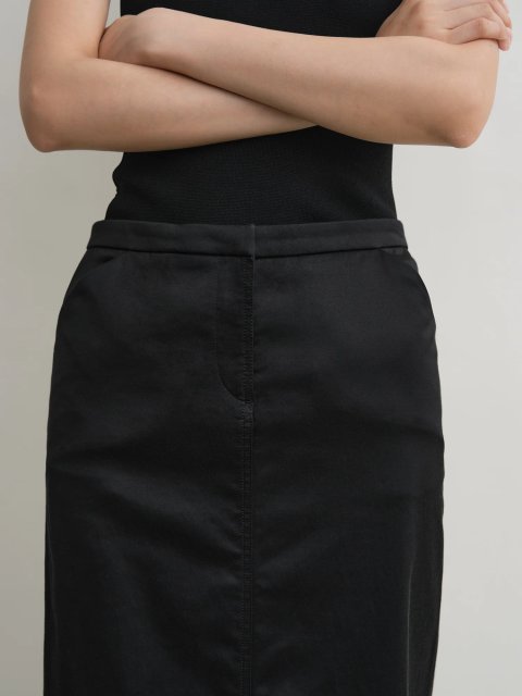 Черная юбка Totême прямого кроя: фото 4 - Invogue