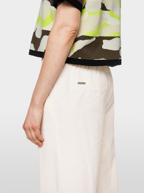 Молочные брюки MARC CAIN из эластичного хлопка: фото 5 - Invogue