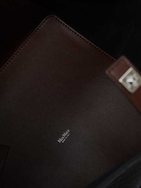 Коричнево-чорна сумка Max Mara з квадратною основою: фото 3 - Invogue