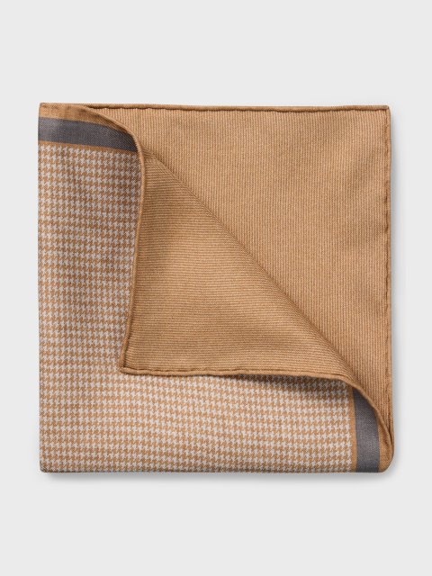 Бежевый платок BOSS из шелка с принтом: фото - Invogue