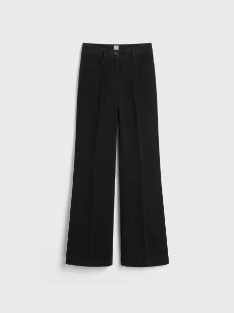 Чорні брюки Totême з органічної бавовни: фото - Invogue