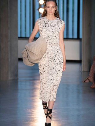 Белое платье MAX MARA: фото 3 - Invogue