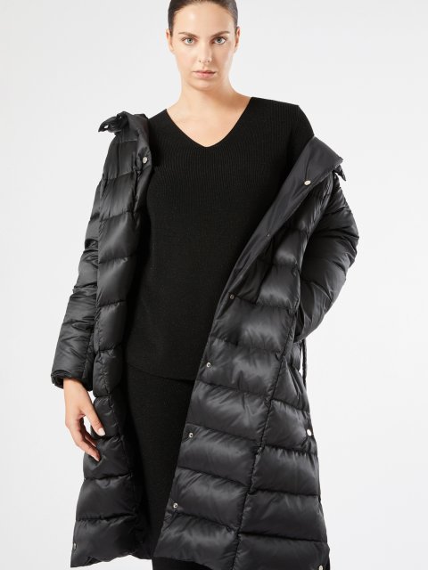 Черный пуховик Marina Rinaldi из атласа: фото 4 - Invogue