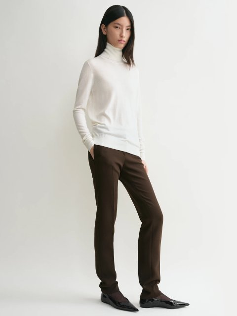 Белый свитер Totême из смеси шерсти и шелка: фото 2 - Invogue