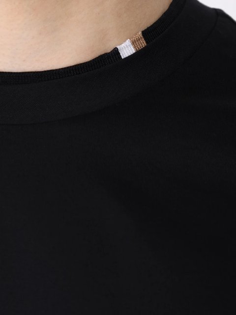 Чёрная футболка BOSS: фото 4 - Invogue