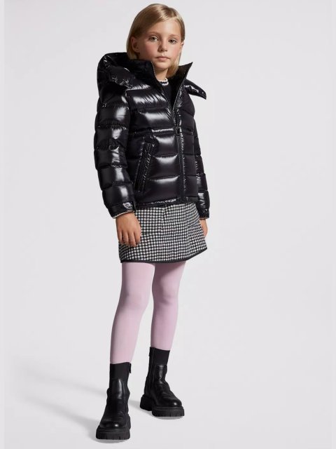 Чорний пуховик Moncler з капюшоном: фото 1 - Invogue