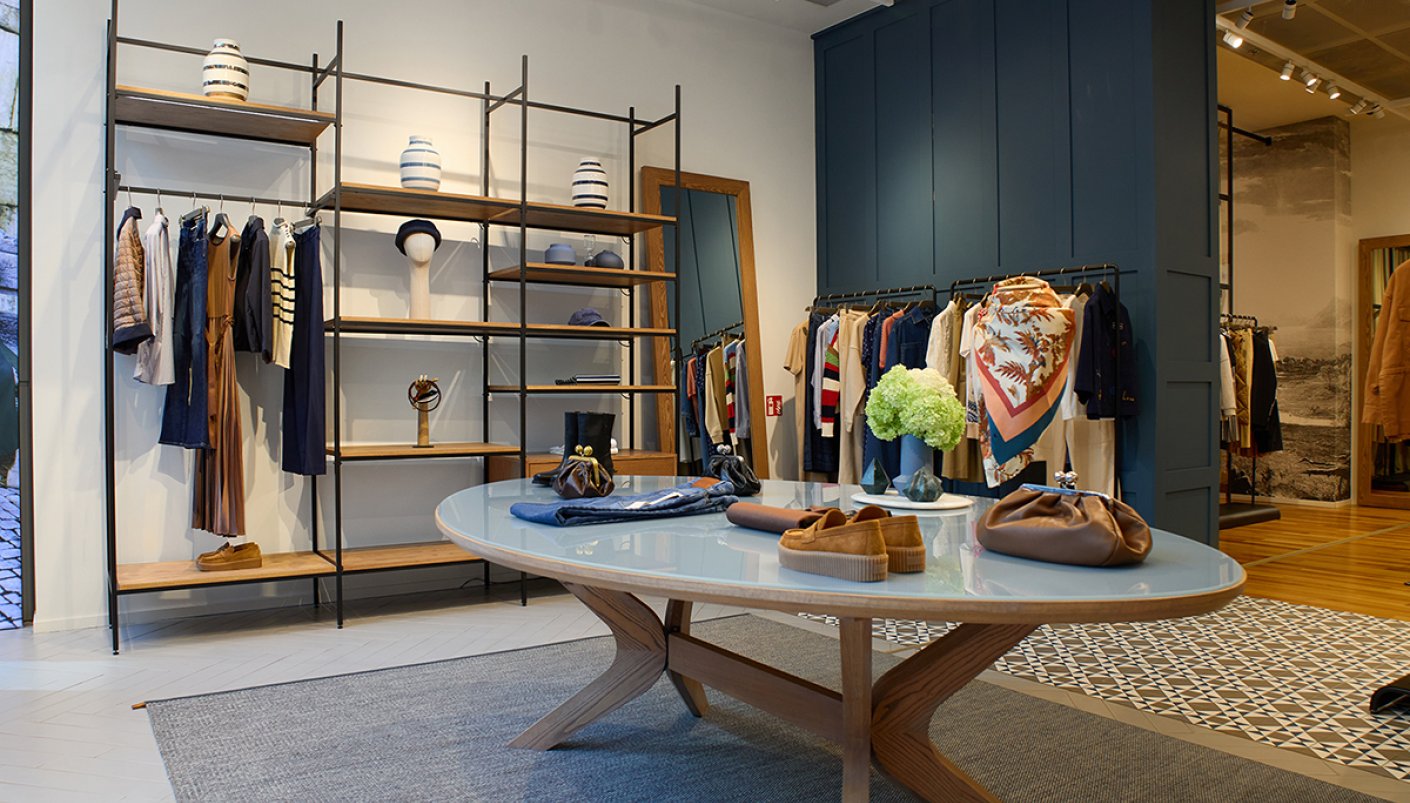 Магазин Weekend Max Mara - Cosmo Multimall, 3-й поверх: фото - Invogue