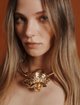 Колье золотистого цвета Marella из металла и стекла: фото 1 - Invogue
