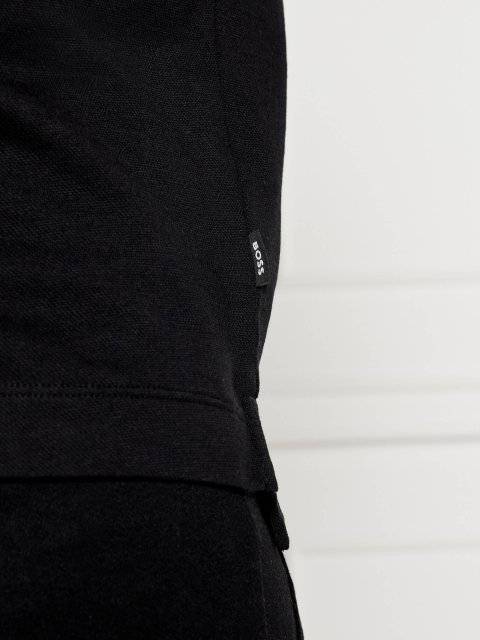 Черная футболка BOSS прямого кроя: фото 4 - Invogue