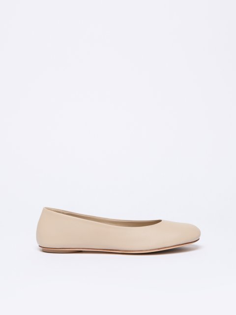 Бежеві балетки Weekend Max Mara зі шкіри наппа: фото - Invogue