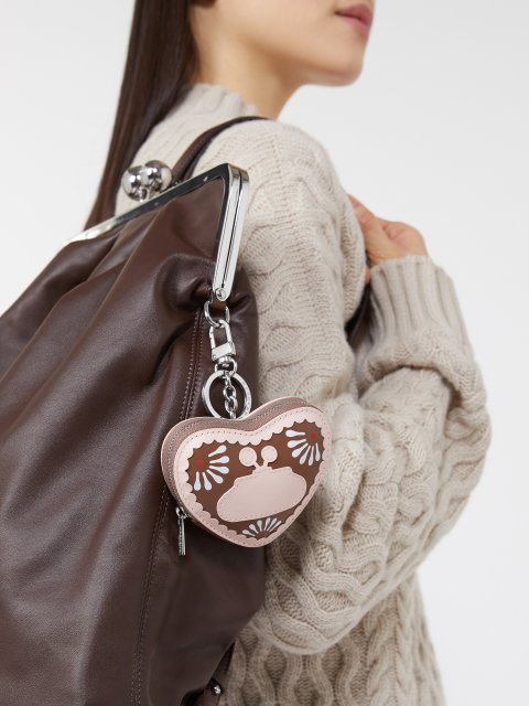 Коричневий брелок WEEKEND ACCESSORIES зі шкіри: фото 1 - Invogue