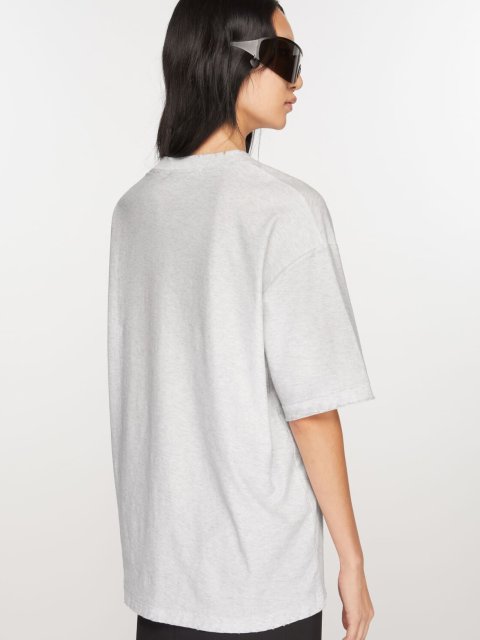 Серая футболка Acne Studios свободного кроя: фото 2 - Invogue
