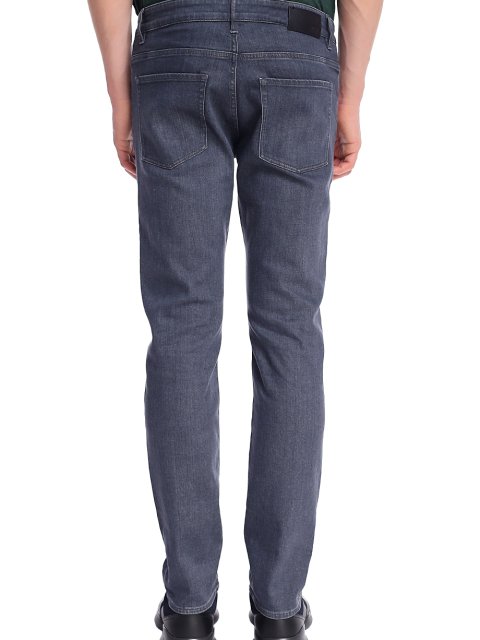 Серые джинсы BOSS: фото 4 - Invogue