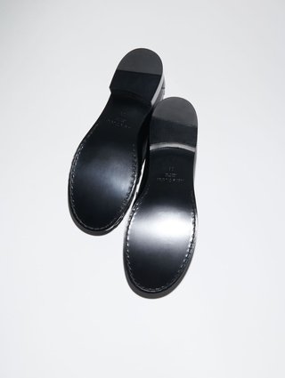 Черные лоферы Acne Studios из кожи: фото 4 - Invogue