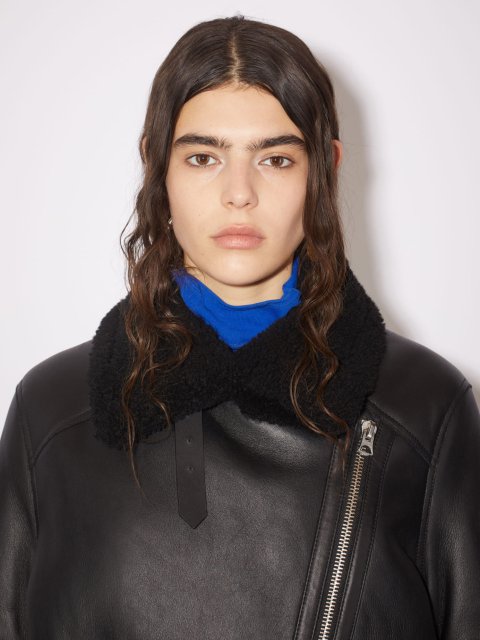 Чорна дублянка Acne Studios зі шкіри: фото 2 - Invogue