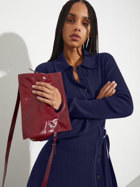 Бордовая сумка MAX&CO из блестящей кожи: фото 2 - Invogue