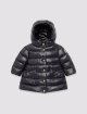 Синій пуховик Moncler розкльошений: фото - Invogue
