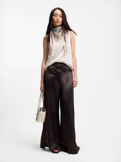 Бежевый шарф BOSS из шелковой саржи: фото 1 - Invogue