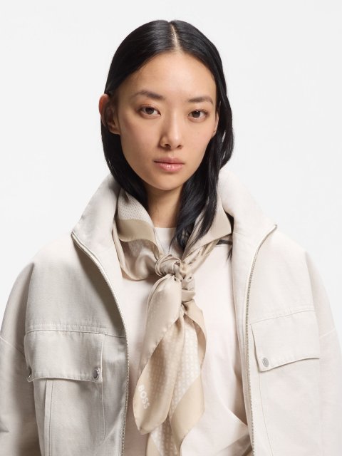 Бежевый шарф BOSS из шелковой саржи: фото 1 - Invogue