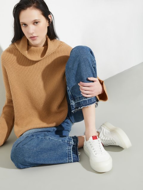 Белые сникерсы MAX&CO : фото 2 - Invogue