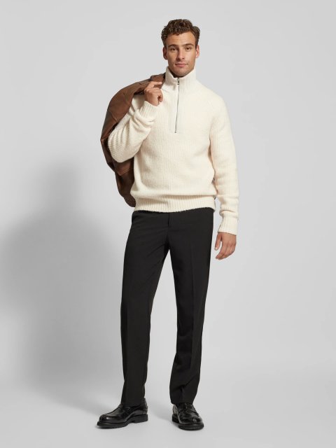 Молочний светр BOSS на блискавці: фото 3 - Invogue