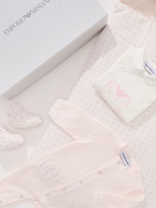 Розовый комбинезон, слюнявчик EMPORIO ARMANI KIDS из хлопка: фото 1 - Invogue